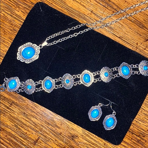 Turquoise Necklace Set - Picture 4 of 4